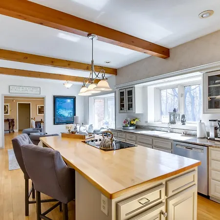 Spacious And Secluded Madison Home Near Dtwn!